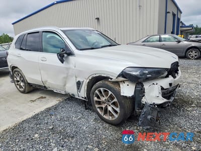 Czwarte zdjęcie samochodu z boku: 2024 BMW X5 XDRIVE40I VIN:5UX23EU05R9S98690 - miniatura