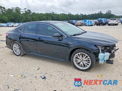 Czwarte zdjęcie samochodu z boku: 2019 TOYOTA CAMRY HYBRID XLE VIN:4T1B21HK2KU520819 - miniatura