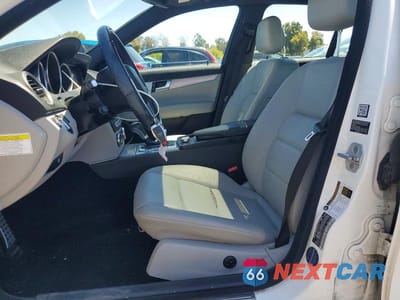 Zdjęcie 7 z 13 samochodu: 2014 MERCEDES-BENZ C 250 VIN:WDDGF4HBXEG245306 - miniatura