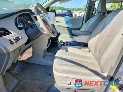 Zdjęcie 7 z 13 samochodu: 2012 TOYOTA SIENNA XLE 8-PASSENGER VIN:5TDYK3DC8CS190862 - miniatura