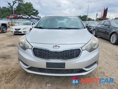 Piąte zdjęcie samochodu w środku: 2014 KIA FORTE LX VIN:KNAFX4A62E5145659 - miniatura