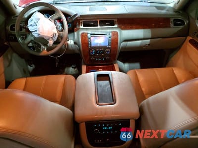 Zdjęcie 8 z 13 samochodu: 2012 CHEVROLET SUBURBAN K1500 LTZ VIN:1GNSKKE75CR317445 - miniatura