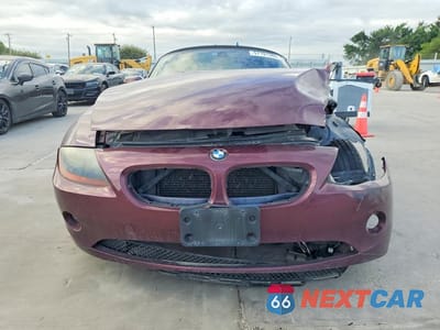 Piąte zdjęcie samochodu w środku: 2003 BMW Z4 2.5 VIN:4USBT334X3LS45711 - miniatura