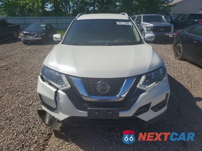 Piąte zdjęcie samochodu w środku: 2018 NISSAN ROGUE SV VIN:KNMAT2MV3JP616510 - miniatura