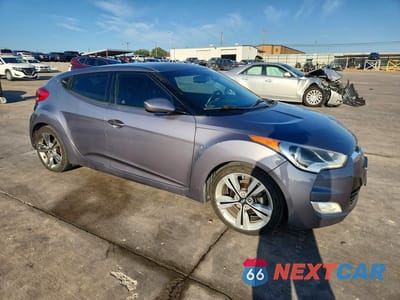 Czwarte zdjęcie samochodu z boku: 2017 HYUNDAI VELOSTER VALUE EDITION VIN:KMHTC6AD1HU314443 - miniatura