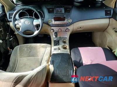 Zdjęcie 8 z 14 samochodu: 2012 TOYOTA HIGHLANDER BASE VIN:5TDBK3EH5CS139996 - miniatura