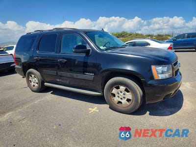 Czwarte zdjęcie samochodu z boku: 2013 CHEVROLET TAHOE C1500 LT VIN:1GNSCBE0XDR314543 - miniatura