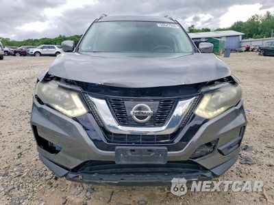 Piąte zdjęcie samochodu w środku: 2017 NISSAN ROGUE SV VIN:KNMAT2MV6HP612283 - miniatura