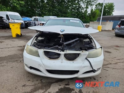 Piąte zdjęcie samochodu w środku: 2011 BMW 328 XI SULEV VIN:WBAPK5C51BA994827 - miniatura