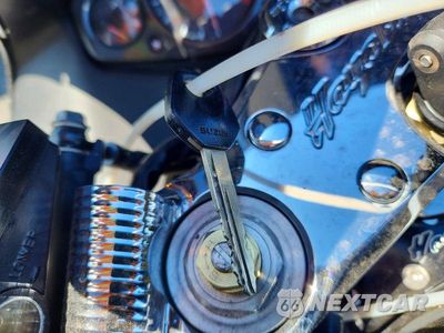 Zdjęcie 8 z 9 samochodu: 2006 SUZUKI GSX1300 R VIN:JS1GW71A462103488 - miniatura