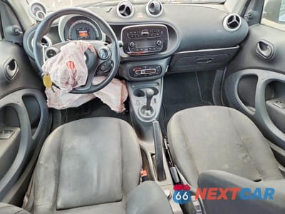 Zdjęcie 8 z 12 samochodu: 2016 SMART FORTWO VIN:WMEFJ5DA4GK057339 - miniatura