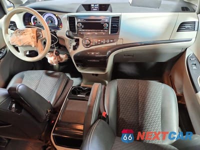 Zdjęcie 8 z 14 samochodu: 2025 TOYOTA SIENNA VIN:5TDXK3DC0BS064151 - miniatura