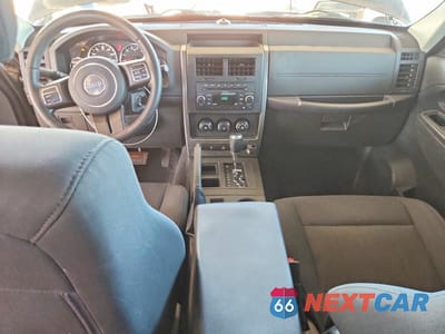 Zdjęcie 8 z 13 samochodu: 2011 JEEP LIBERTY SPORT VIN:1J4PP2GK7BW588681 - miniatura