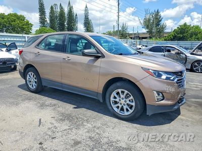 Czwarte zdjęcie samochodu z boku: 2018 CHEVROLET EQUINOX LS VIN:2GNAXHEV6J6161455 - miniatura