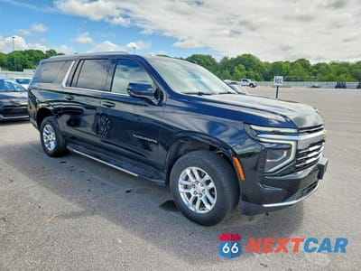 Czwarte zdjęcie samochodu z boku: 2025 CHEVROLET SUBURBAN K1500 LT VIN:1GNS6CRD5SR290143 - miniatura