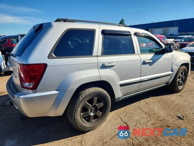 Trzecie zdjęcie samochodu z tyłu: 2010 JEEP GRAND CHEROKEE LAREDO VIN:1J4PR4GK8AC127558 - miniatura