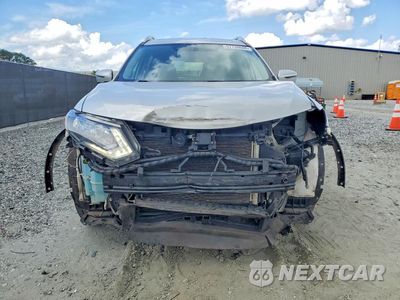 Piąte zdjęcie samochodu w środku: 2018 NISSAN ROGUE SV VIN:5N1AT2MT4JC788353 - miniatura