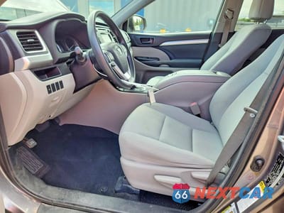 Zdjęcie 7 z 13 samochodu: 2016 TOYOTA HIGHLANDER LE VIN:5TDZKRFH7GS174318 - miniatura