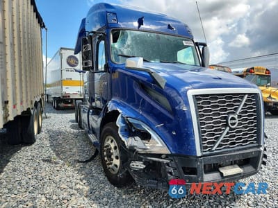 Zdjęcie 9 z 10 samochodu: 2021 VOLVO VNL SEMI TRUCK VIN:4V4NC9EHXMN281561 - miniatura