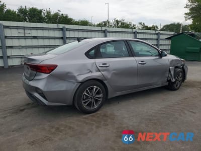 Trzecie zdjęcie samochodu z tyłu: 2023 KIA FORTE LXS VIN:3KPF24AD8PE663041 - miniatura