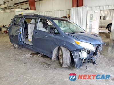 Czwarte zdjęcie samochodu z boku: 2014 TOYOTA SIENNA XLE 8-PASSENGER VIN:5TDYK3DC4ES449267 - miniatura