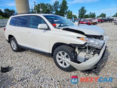 Czwarte zdjęcie samochodu z boku: 2013 TOYOTA HIGHLANDER SE VIN:5TDBK3EH8DS189695 - miniatura