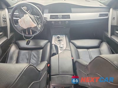 Zdjęcie 8 z 12 samochodu: 2007 BMW M5 VIN:WBSNB93557CX07060 - miniatura