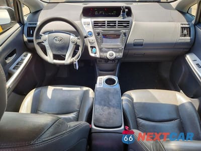 Zdjęcie 8 z 13 samochodu: 2014 TOYOTA PRIUS V TWO VIN:JTDZN3EU0E3363328 - miniatura