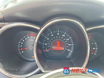 Zdjęcie 9 z 12 samochodu: 2011 KIA OPTIMA LX VIN:KNAGM4A71B5129227 - miniatura
