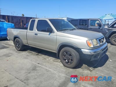 Czwarte zdjęcie samochodu z boku: 2000 NISSAN FRONTIER KING CAB XE VIN:1N6DD26S7YC320269 - miniatura