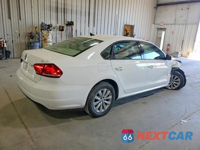 Trzecie zdjęcie samochodu z tyłu: 2014 VOLKSWAGEN PASSAT S VIN:1VWAT7A34EC103020 - miniatura