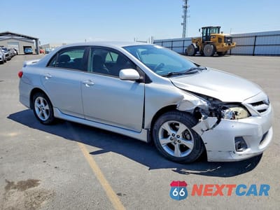Czwarte zdjęcie samochodu z boku: 2013 TOYOTA COROLLA S VIN:2T1BU4EEXDC956302 - miniatura