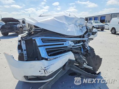 Piąte zdjęcie samochodu w środku: 2018 CHEVROLET TAHOE C1500 PREMIER VIN:1GNSCCKC0JR240825 - miniatura