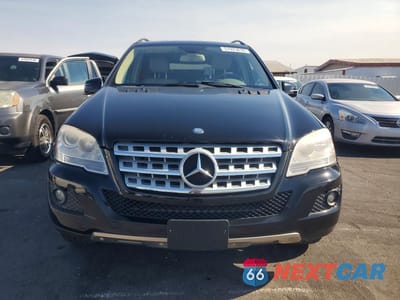 Piąte zdjęcie samochodu w środku: 2011 MERCEDES-BENZ ML 350 4MATIC VIN:4JGBB8GBXBA687750 - miniatura