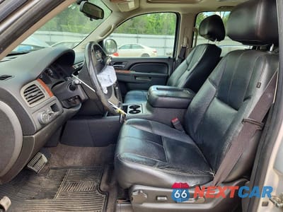 Zdjęcie 7 z 13 samochodu: 2012 CHEVROLET SUBURBAN C1500 LT VIN:1GNSCJE0XCR199967 - miniatura