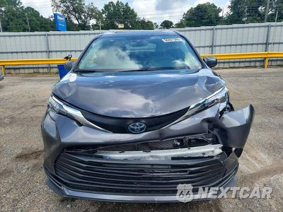 Piąte zdjęcie samochodu w środku: 2025 TOYOTA SIENNA XLE 8-PASSENGER VIN:5TDJRKEC9SS232220 - miniatura