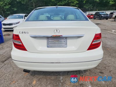 Zdjęcie 6 z 12 samochodu: 2012 MERCEDES-BENZ C 250 VIN:WDDGF4HBXCA602855 - miniatura