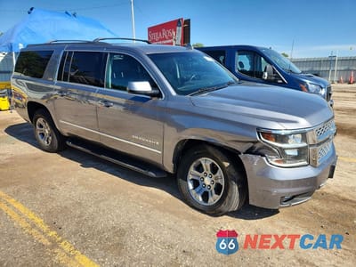 Czwarte zdjęcie samochodu z boku: 2018 CHEVROLET SUBURBAN K1500 LT VIN:1GNSKHKC2JR296149 - miniatura