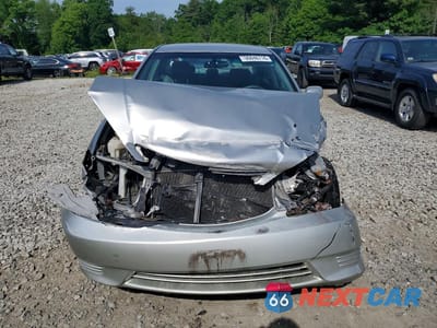 Piąte zdjęcie samochodu w środku: 2005 TOYOTA CAMRY LE VIN:4T1BE30K05U005546 - miniatura