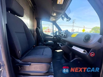 Piąte zdjęcie samochodu w środku: 2019 MERCEDES-BENZ SPRINTER 2500 VIN:WD4PF1CD7KP151371 - miniatura
