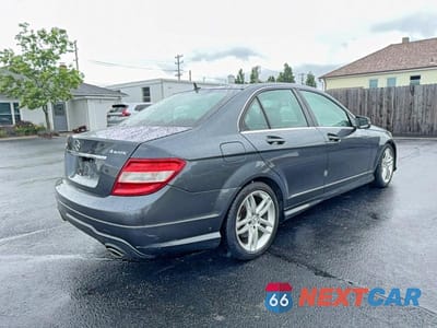 Czwarte zdjęcie samochodu z boku: 2013 MERCEDES-BENZ C 300 4MATIC VIN:WDDGF8AB0DA831516 - miniatura