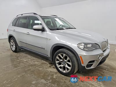 Czwarte zdjęcie samochodu z boku: 2013 BMW X5 XDRIVE35I VIN:5UXZV4C53D0E00908 - miniatura