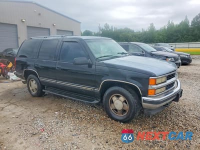 Czwarte zdjęcie samochodu z boku: 1998 CHEVROLET TAHOE C1500 VIN:1GNEC13R5WJ358119 - miniatura