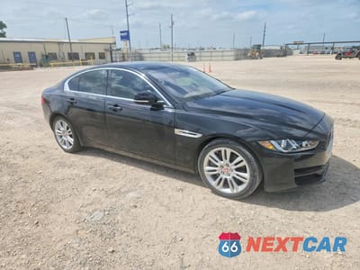 Czwarte zdjęcie samochodu z boku: 2019 JAGUAR XE PREMIUM VIN:SAJAD4GX8KCP49070 - miniatura