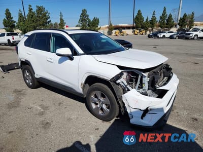 Czwarte zdjęcie samochodu z boku: 2023 TOYOTA RAV4 HYBRID XLE VIN:4T3RWRFV4PU101822 - miniatura