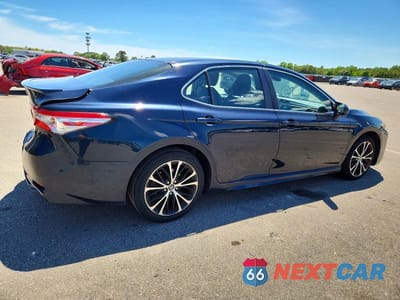 Trzecie zdjęcie samochodu z tyłu: 2018 TOYOTA CAMRY SE VIN:4T1B11HK0JU528581 - miniatura