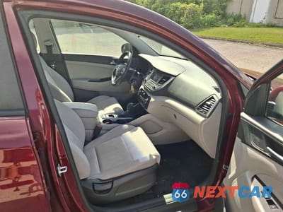 Piąte zdjęcie samochodu w środku: 2017 HYUNDAI TUCSON SE VIN:KM8J23A48HU540794 - miniatura