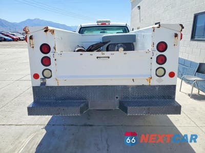 Zdjęcie 6 z 12 samochodu: 2005 CHEVROLET SILVERADO C2500 HEAVY DUTY VIN:1GCHC24U85E252334 - miniatura