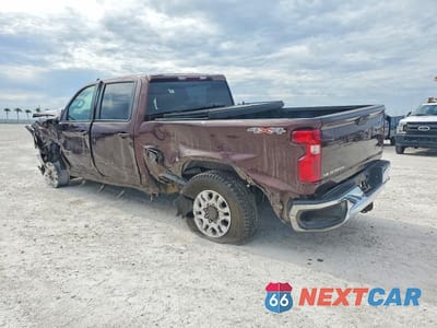Trzecie zdjęcie samochodu z tyłu: 2024 CHEVROLET SILVERADO K2500 HEAVY DUTY LT VIN:1GC4YNEY5RF225191 - miniatura