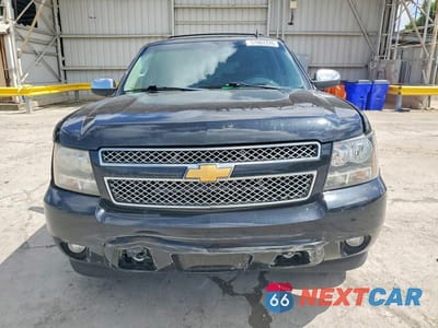 Piąte zdjęcie samochodu w środku: 2012 CHEVROLET SUBURBAN K1500 LTZ VIN:1GNSKKE74CR111131 - miniatura